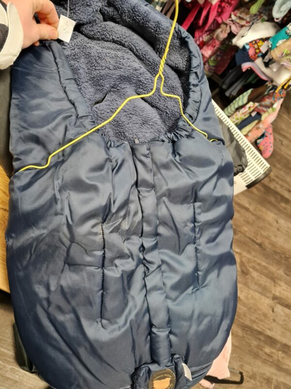 blauer Fußsack