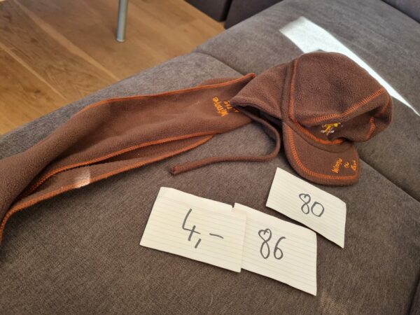 Mütze mit Schal und Handschuhen  80 86