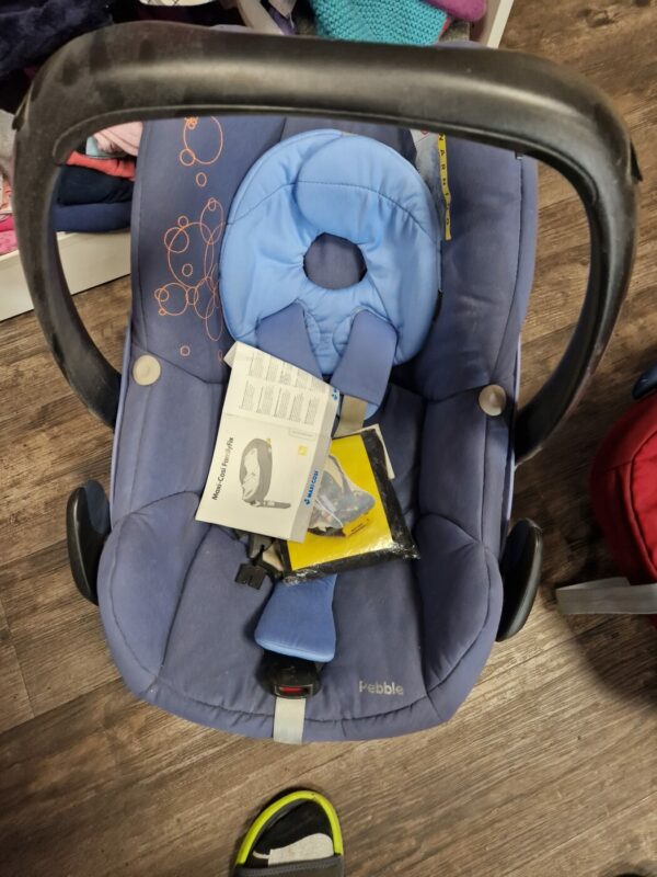 Kindersitz Babyschale Maxi Cosi mit Neugeboreneneinsatz Pebble