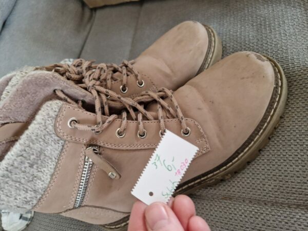Schuhe 37