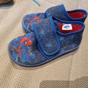 Schuhe 28 Hausschuhe