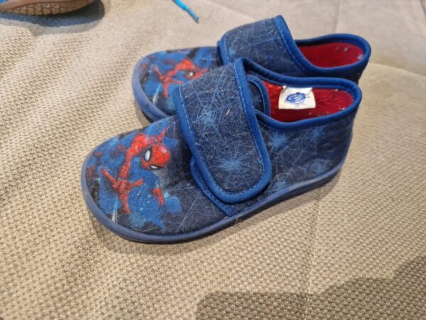 Schuhe 28 Hausschuhe