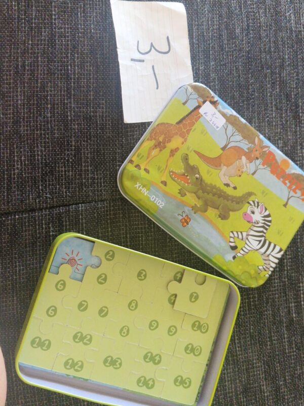 Mehrere Puzzle in Dose