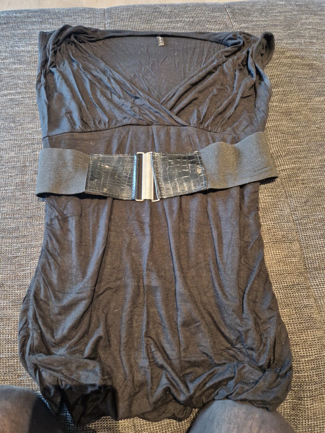 T Shirt L mit Gürtel neuwertig Oberteil