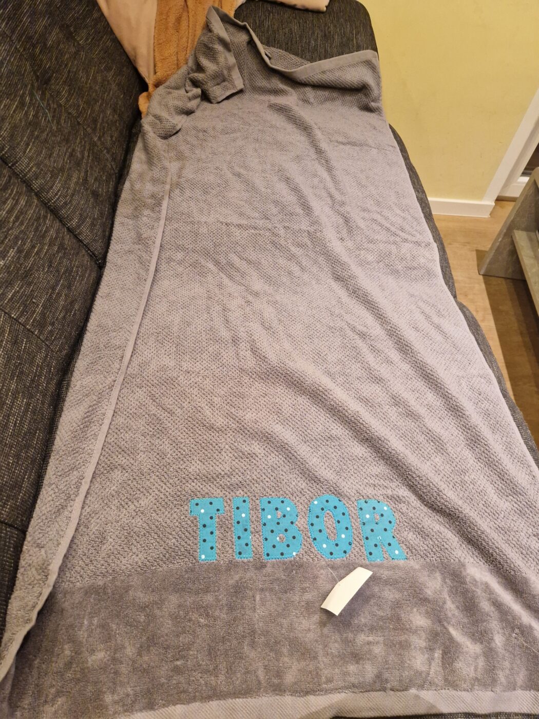 Handmade Handtuch Neu mit gesticktem Namen Tibor Duschtuch