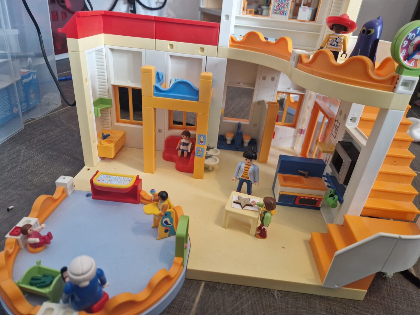 Playmobil Kindergarten mit Krabbelgruppe ( Zunehöhr sieht man auf Bild oder gerne auf Anfrage)