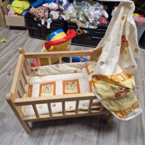 Puppenbett mit Himmel