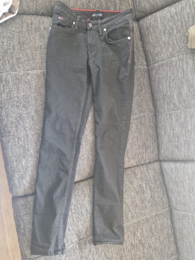 Hose lang Tommy Hilfiger wie Neu schmaal 146 152