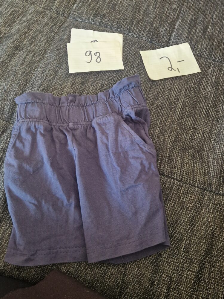 Kurze Hose 98