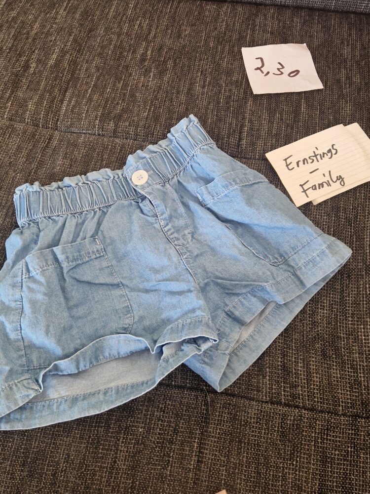 Kurze Hose 98