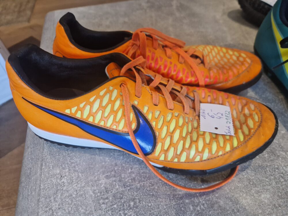 Schuhe Nike Sportschuhe 42