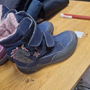 Schuhe 27
